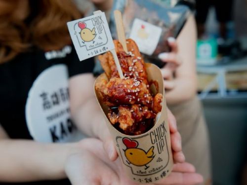 高雄鹹酥雞嘉年華兩日吸客逾12萬，百貨、商圈業績成長近五成 「統香鹹酥雞」勇奪最佳人氣王